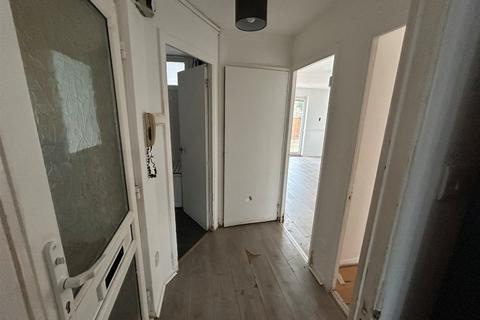 2 bedroom ground floor flat for sale, Conway Gardens, GRAYS