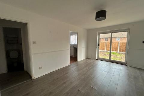 2 bedroom ground floor flat for sale, Conway Gardens, GRAYS