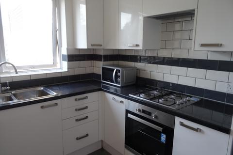 3 bedroom flat to rent, Palace Road, Kingston