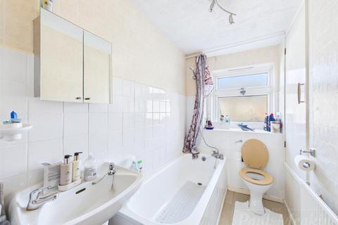 3 bedroom end of terrace house for sale, Oak Bank, New Addington, Croydon