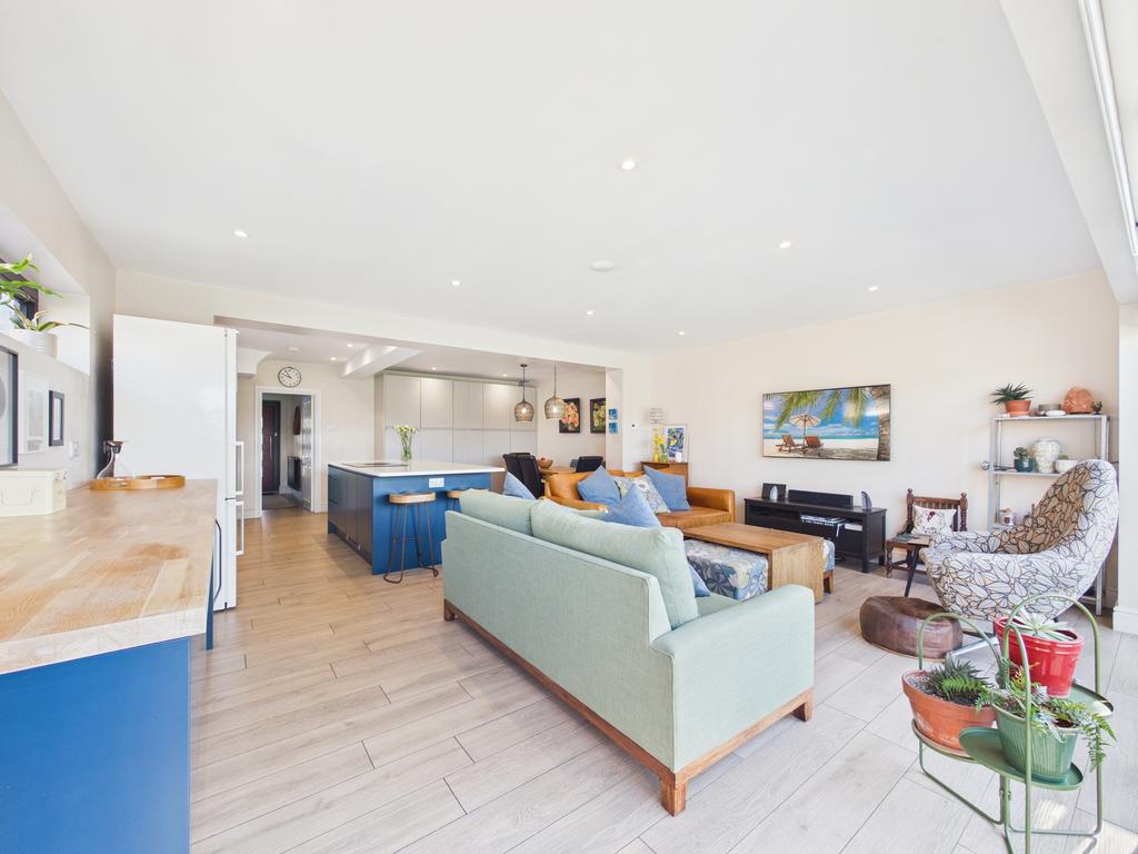 Cam01354 g0 pr0690 still011