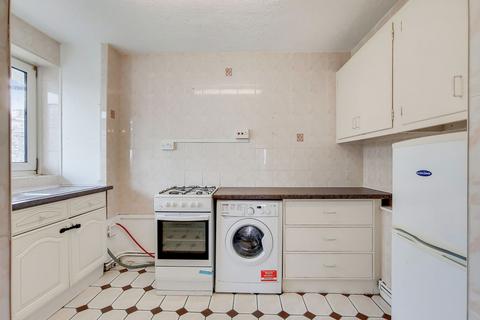 3 bedroom flat to rent, Grove Street, Keppel House Grove Street, SE8