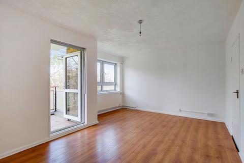 3 bedroom flat to rent, Grove Street, Keppel House Grove Street, SE8