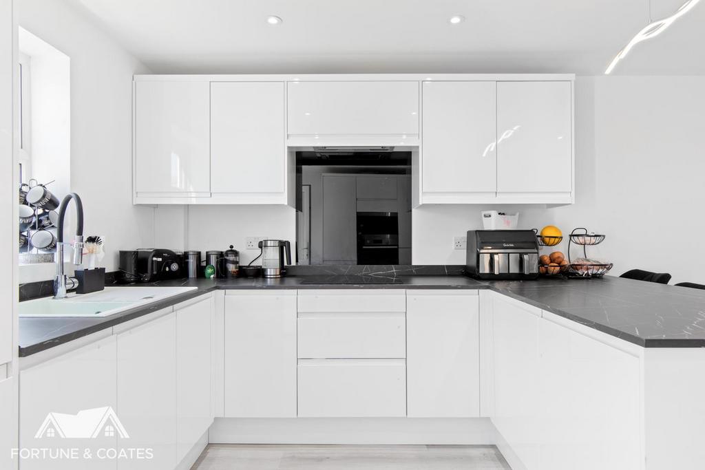 Albert Gardens 13.jpg