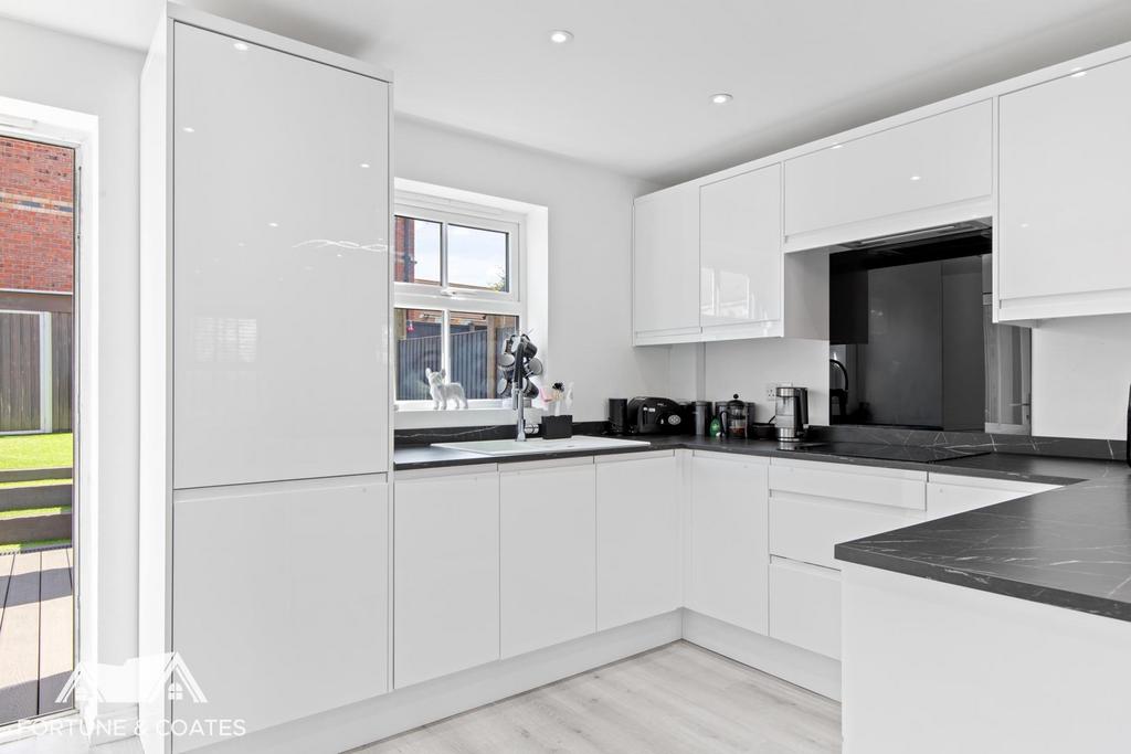 Albert Gardens 12.jpg