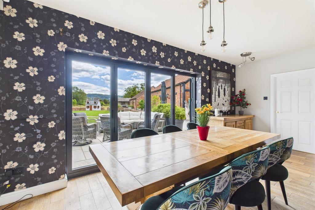 CAM02256 G0-PR0372-STILL010.jpg