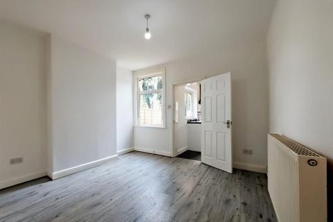 2 bedroom end of terrace house to rent, Clarence Street, Nuneaton