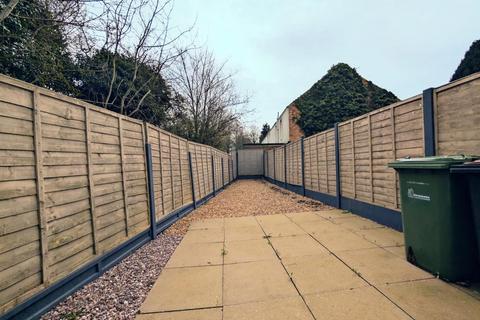 2 bedroom end of terrace house to rent, Clarence Street, Nuneaton
