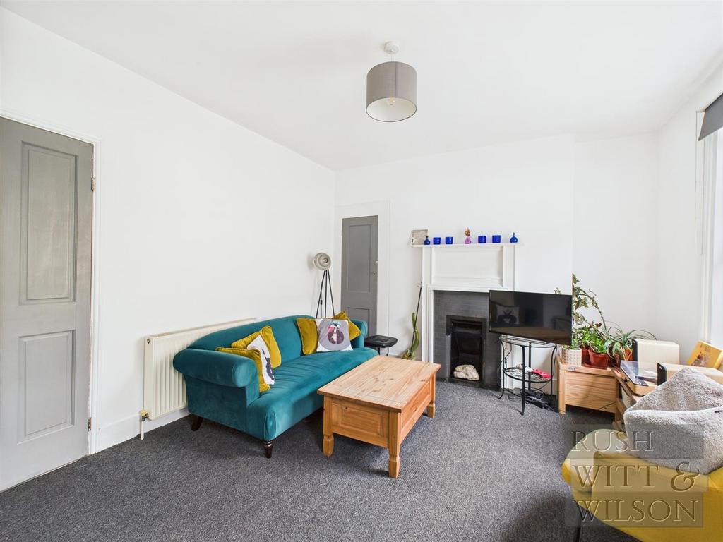 CAM03417 G0-PR0804-STILL014.jpg