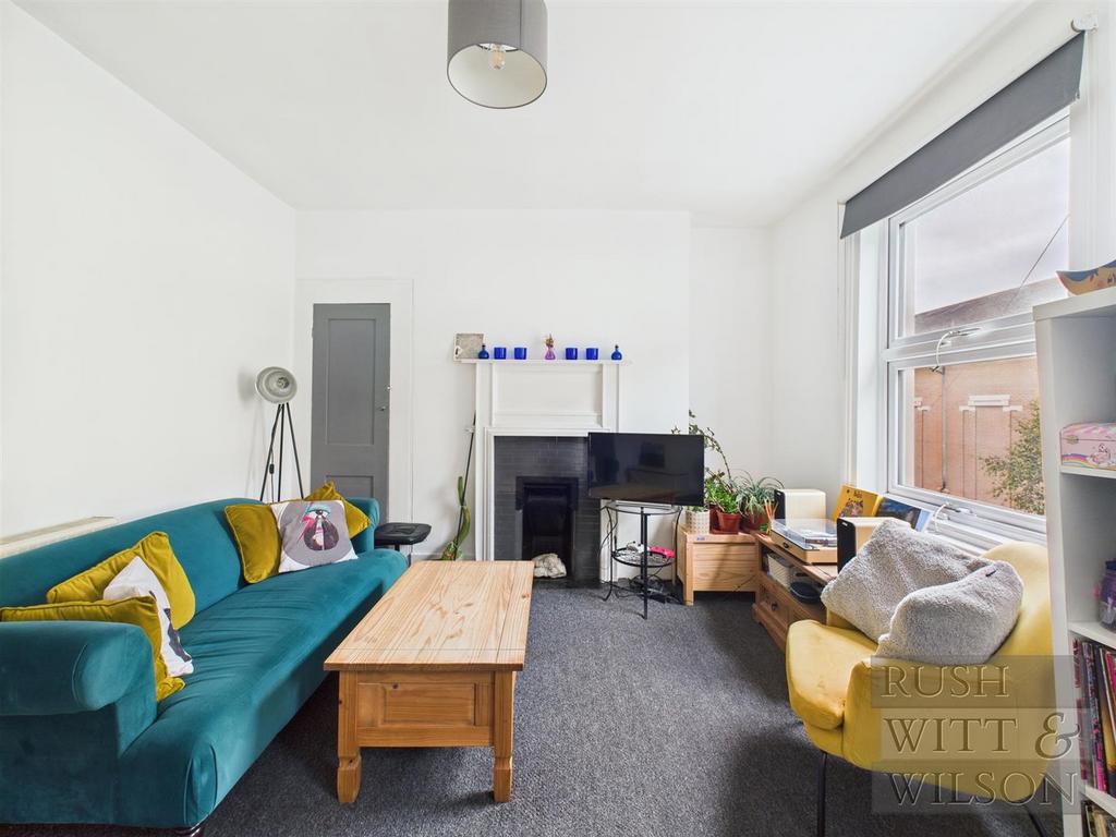 CAM03417 G0-PR0804-STILL013.jpg