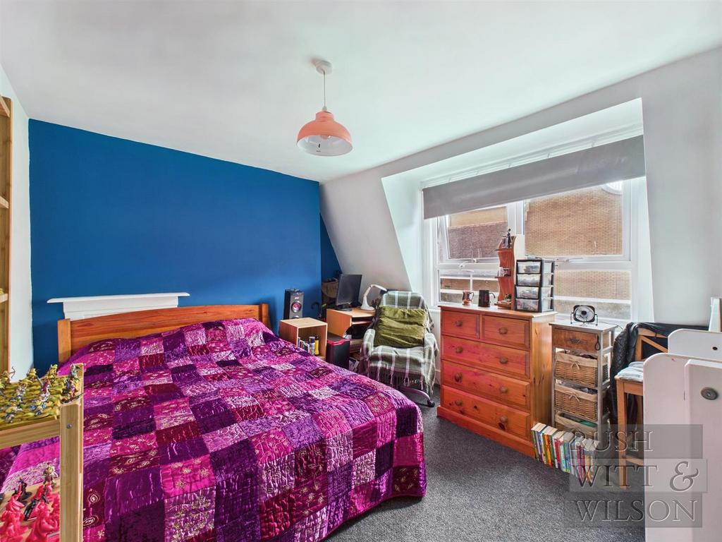 CAM03417 G0-PR0804-STILL006.jpg