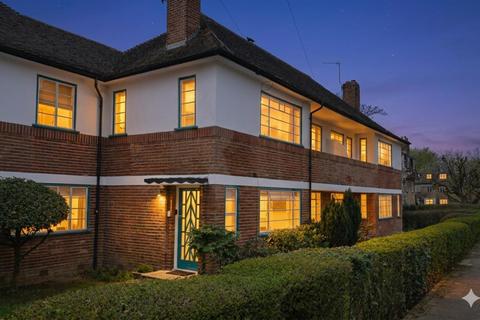 2 bedroom property to rent, Denison Close, London