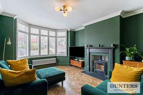 4 bedroom semi-detached house for sale, Spennithorne Drive, Leeds