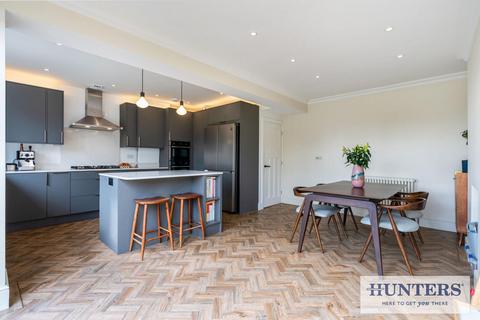 4 bedroom semi-detached house for sale, Spennithorne Drive, Leeds