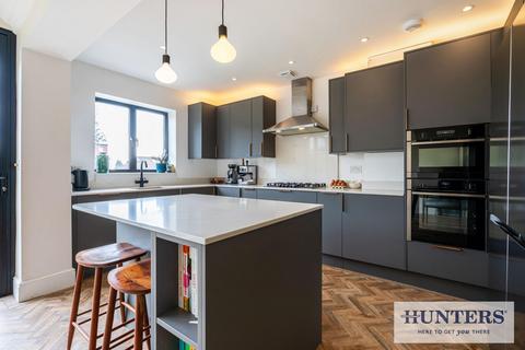 4 bedroom semi-detached house for sale, Spennithorne Drive, Leeds