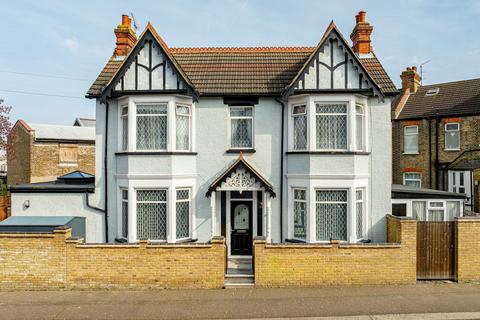 3 bedroom detached house for sale, Wenham Drive, Westcliff-on-sea, SS0