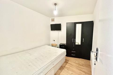 2 bedroom flat to rent, Markmanor Avenue, London, E17