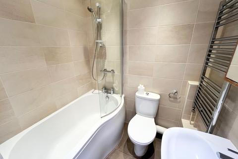 1 bedroom flat to rent, Station Road, Poole, BH14
