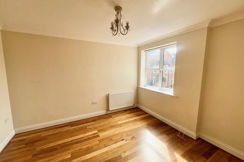 1 bedroom flat to rent, Station Road, Poole, BH14