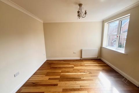 1 bedroom flat to rent, Station Road, Poole, BH14