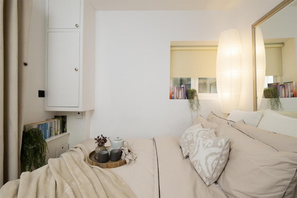 Knight Stays 19 Chesham Place 12 25-26.jpg