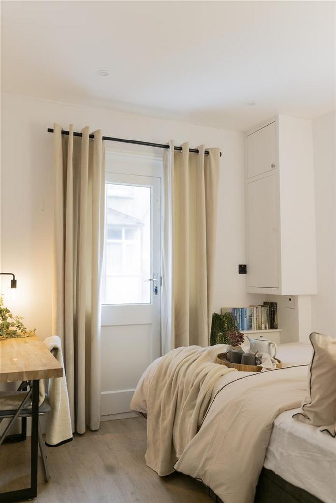 Knight Stays 19 Chesham Place 12 25-27.jpg