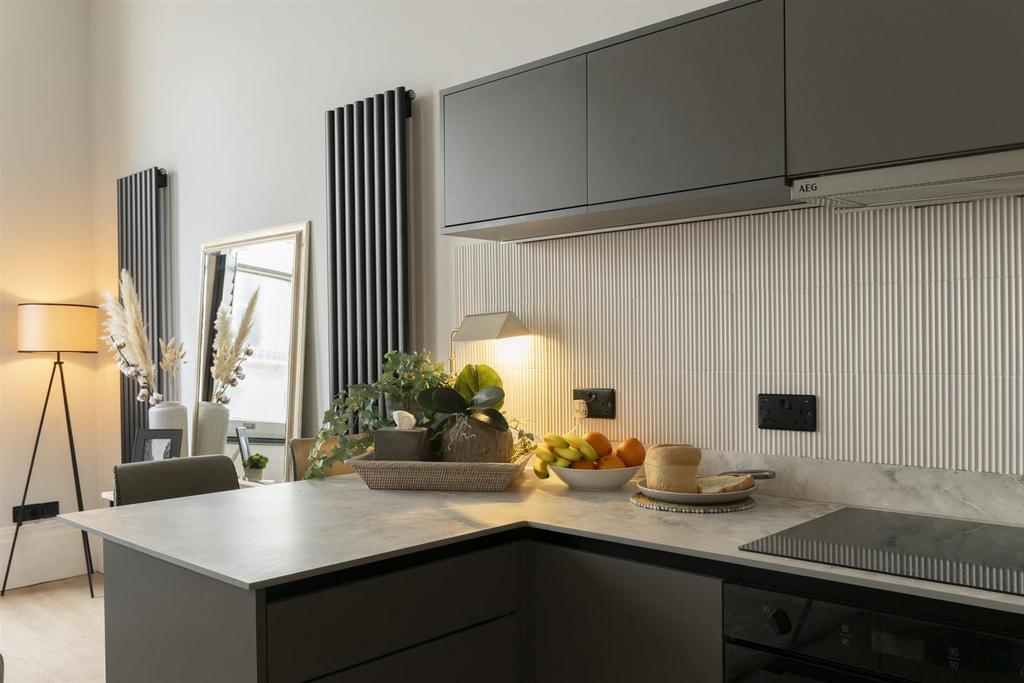 Knight Stays 19 Chesham Place 12 25-6.jpg