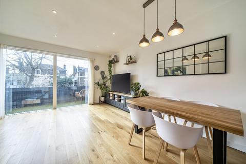 2 bedroom flat for sale, Holland Grove, London SW9