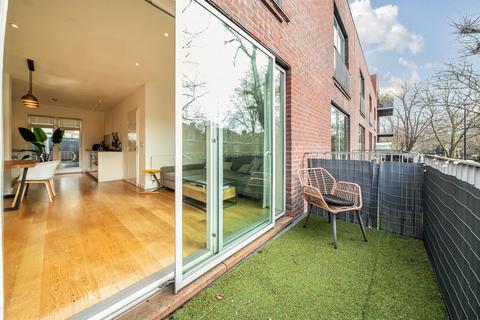2 bedroom flat for sale, Holland Grove, London SW9