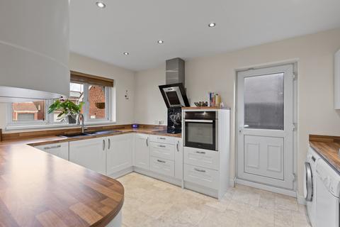 4 bedroom detached house for sale, Lyndale Avenue, Edenthorpe, Doncaster DN3
