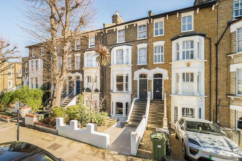 3 bedroom flat for sale, Chelsham Road, London SW4