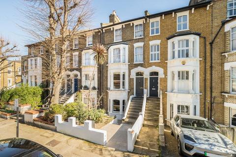 3 bedroom flat for sale, Chelsham Road, London SW4