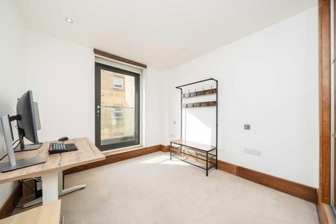 2 bedroom flat for sale, Marlborough Road, London W4