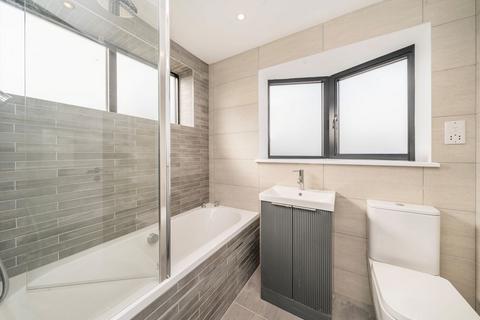 2 bedroom detached house to rent, Brighton Road, Surbiton KT6
