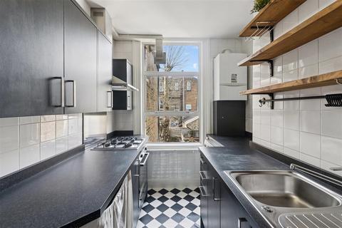 2 bedroom flat to rent, Arlingford Road, London