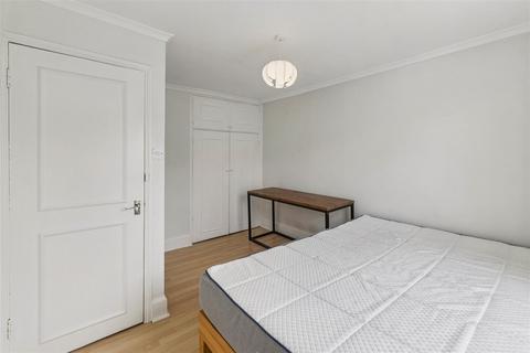 2 bedroom flat to rent, Arlingford Road, London