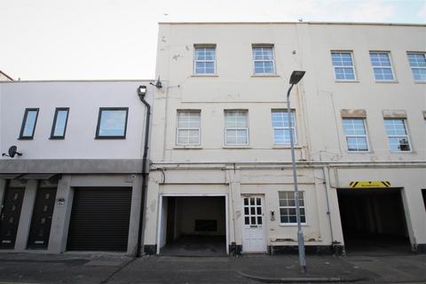 2 bedroom flat to rent, Park Street, Westcliff-On-Sea
