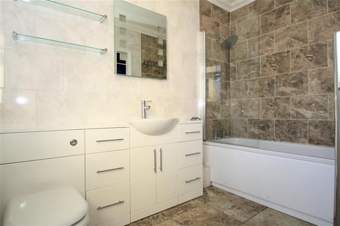 2 bedroom flat to rent, Park Street, Westcliff-On-Sea