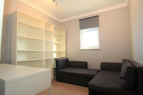 2 bedroom flat to rent, Park Street, Westcliff-On-Sea