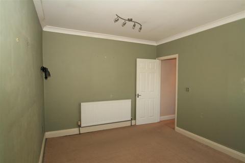 2 bedroom flat to rent, Park Street, Westcliff-On-Sea