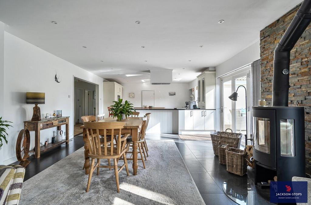 Kitchen/Dining
