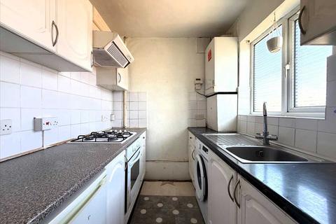 2 bedroom maisonette for sale, Elmcroft Close, Bedfont