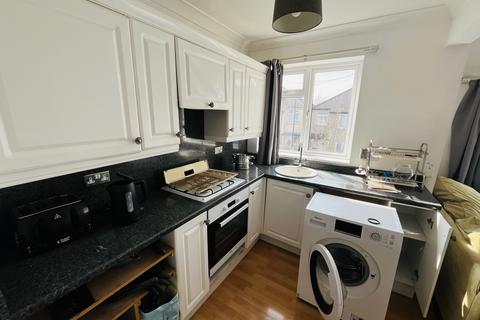 1 bedroom flat to rent, De'Arn Gardens, Mitcham CR4