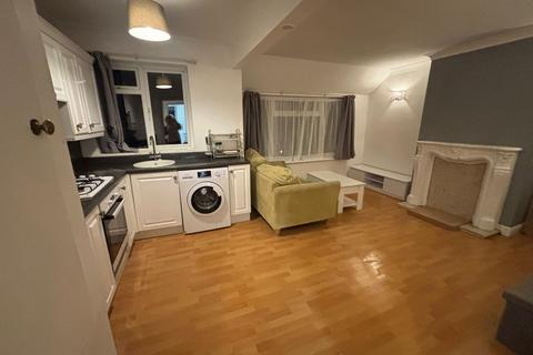 1 bedroom flat to rent, De'Arn Gardens, Mitcham CR4