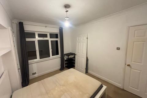 1 bedroom flat to rent, De'Arn Gardens, Mitcham CR4