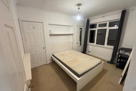 1 bedroom flat to rent, De'Arn Gardens, Mitcham CR4