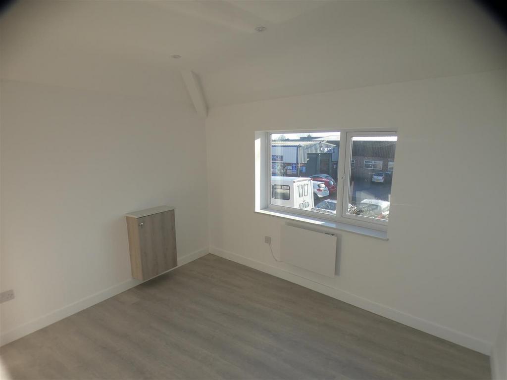 21a Station Road Bedroom.JPG