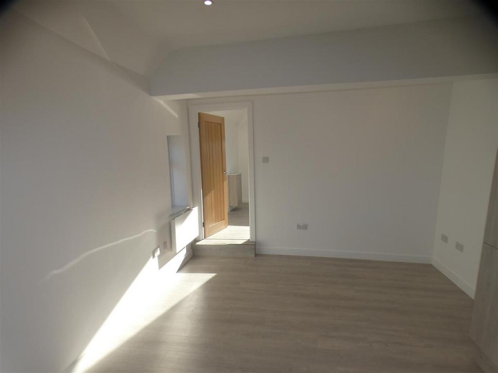 21a Station Road Living Space.JPG