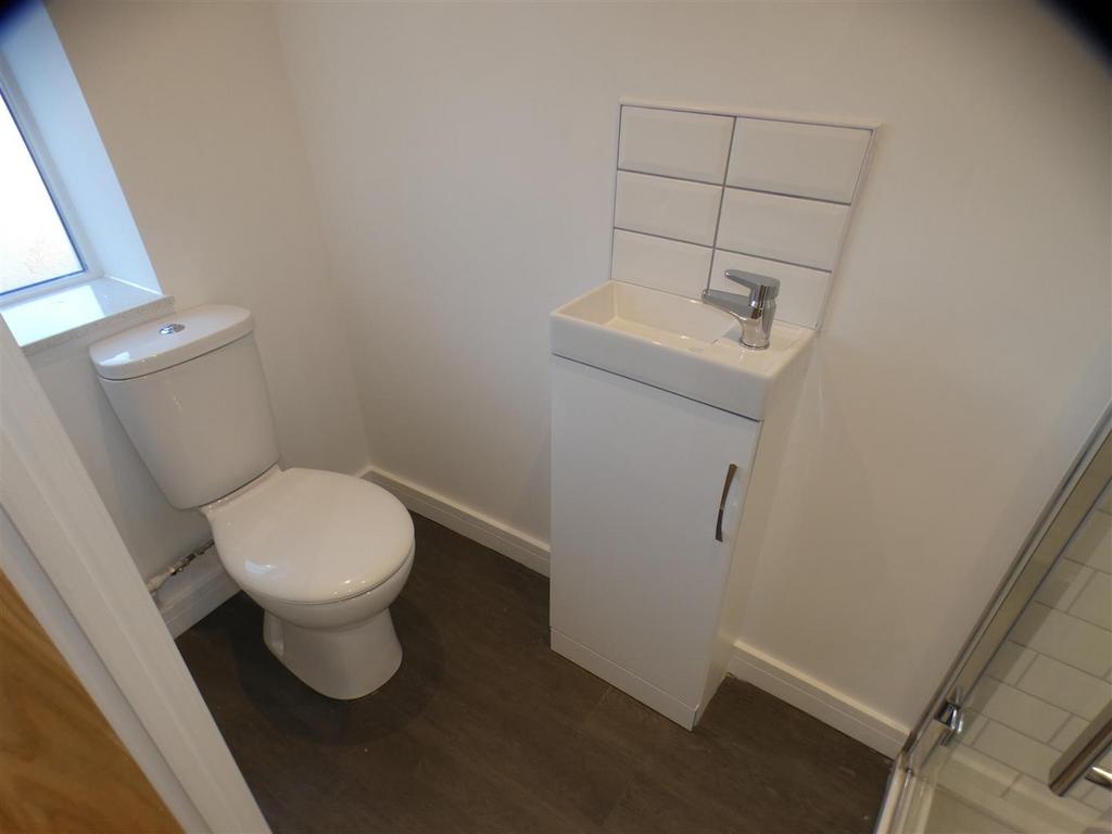 21a Station Road Shower Room.JPG