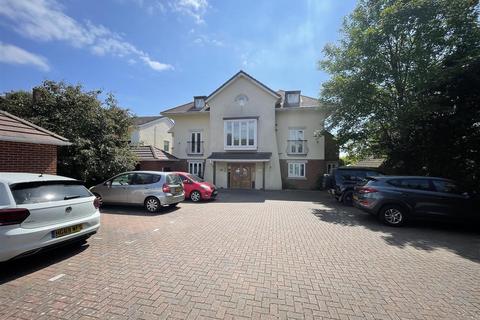 3 bedroom flat to rent, Constitution Hill Road, Poole